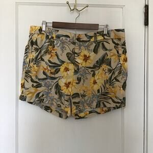 - Old Navy mid rise everyday floral short 14